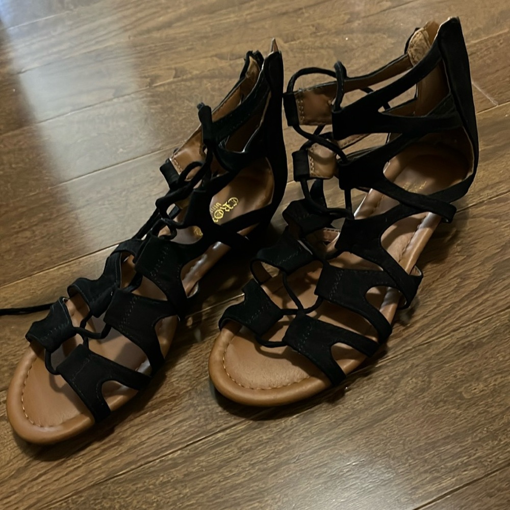Crown vintage sandals size 5 1/2